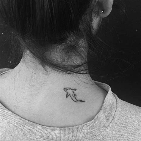 Que solo la gente de mal vivir tiene tatuajes : 1001 + ideas sobre tatuajes en la nuca para mujeres