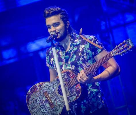 Luan Santana Exibe Novo Visual Em Show Em São Paulo