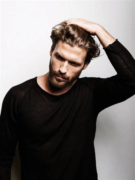 Das liegt daran, dass der brite sie. Frisur Geheimratsecken Locken in 2020 | Mittellange haare ...