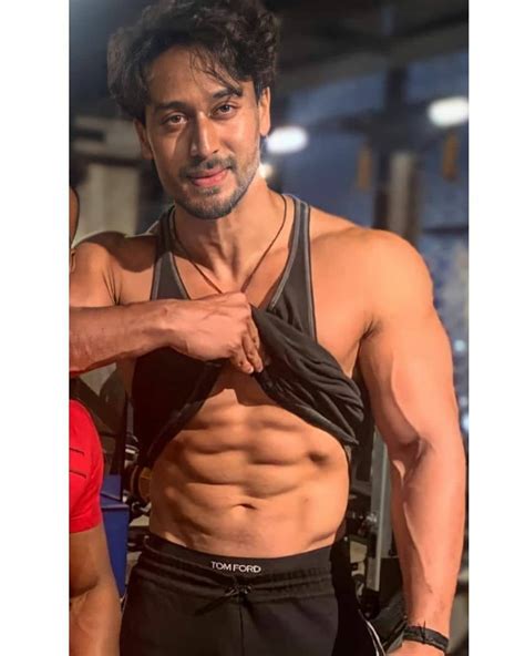 Shirtless Bollywood Men Tiger Shroff Flash Us Your Abs Sure Sexy
