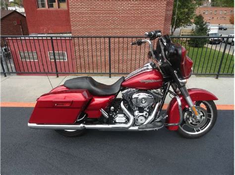 Motocicleta este model cvo street glide si este superintretinuta si servisata la reprezentanta harley davidson din bucuresti. Buy 2012 Harley-Davidson FLHX Street Glide on 2040-motos
