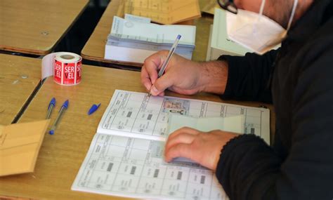 Preséntate a primera hora el 15 y 16 de mayo ante el delegado de tu local de votación. Vocales de mesa: ¿Cuándo se publica la nómina para las elecciones de abril?