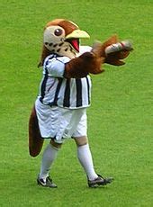 West brom lên bóng nhanh và một cầu thủ tung cú dứt điểm. West Bromwich Albion F.C. - Wikipedia