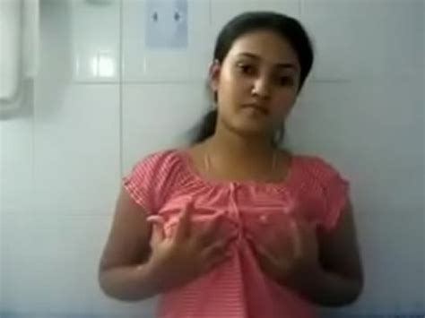 India Chica Desnuda Y Presione Sus Tetas Duro Para M Xvideos
