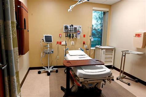 Patient Room Lawnwood Regional Medical Center Free Standing Emergency
