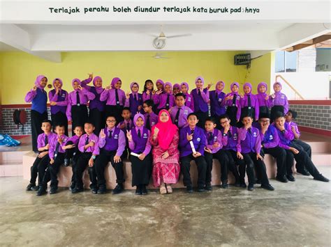 Penolong ketua pengawas 1 2010 meraih kemenangan straight a. Majlis Watikah Lantikan Ketua Pengawas dan Penolong Ketua ...