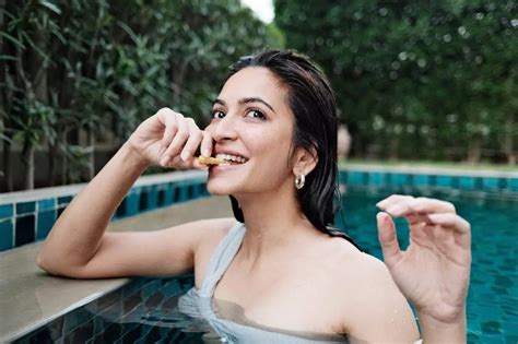 Indian Actress Kriti Kharbanda Bikini Pictures