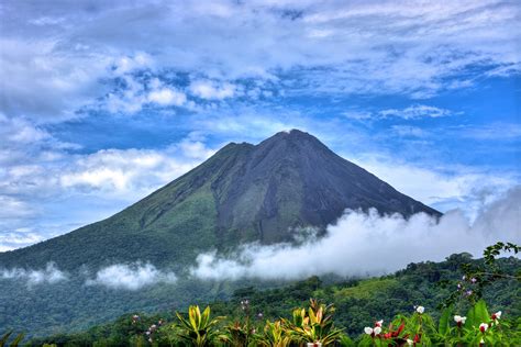 After nearly 400 of years of inactivity, arenal began erupting in 1968, when it. Best Time to See Arenal Volcano in Costa Rica 2020 - Rove.me