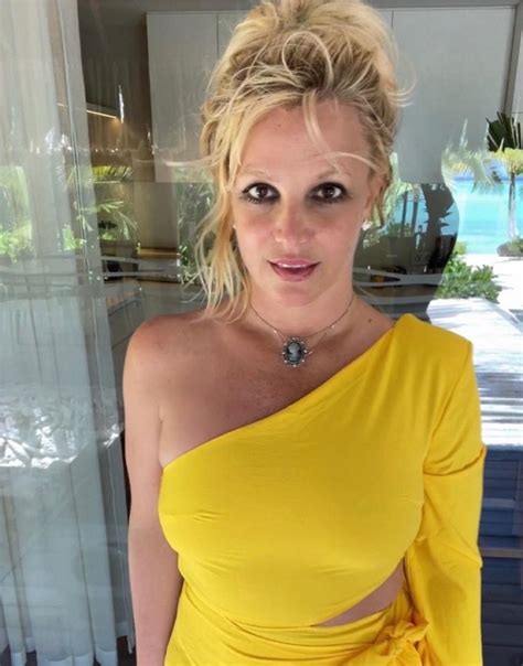 Britney Spears Posa Completamente Nua