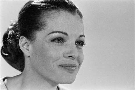 Wir möchten romy mit dieser seite ehren, und freuen uns. Romy Schneider photo gallery - 89 high quality pics of ...