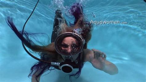 The Underwater World Of Fetish Aquawomen Page 4