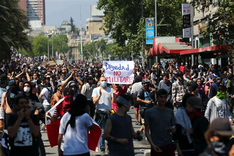 chili 7 morts dans les émeutes le président déclare le pays en guerre