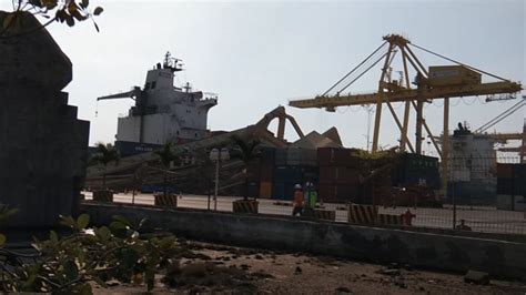 Dengan berbagai jasa pengiriman mulai dari jasa sewa truk, jasa cargo laut, airfreight / udara, pengiriman express, pengiriman cairan hingga pengiriman ke luar negeri. KNKT Akan Selidiki Penyebab Kapal Tabrak Crane di ...