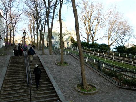 Les Escaliers De La Butte Montmartre Photo De Basilique Du Sacré Cœur