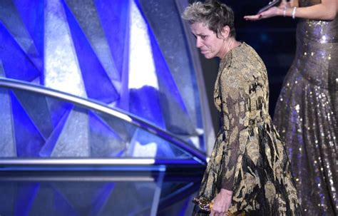 Video Oscars 2018 Frances Mcdormand Sest Brièvement Fait Voler Sa