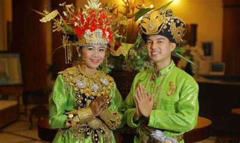 Salah satu provinsi negara indonesia adalah banten. √ 7 Pakaian Adat Sulawesi Utara Beserta Gambarnya