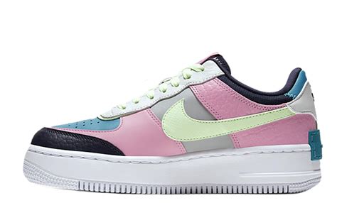 Specific features of this multicoloured air force 1 shadow have been layered up, creating a 'shadow' appearance. Nike Air Force 1 Shadow Lemon VenomCI0919 104Eneste kvinder