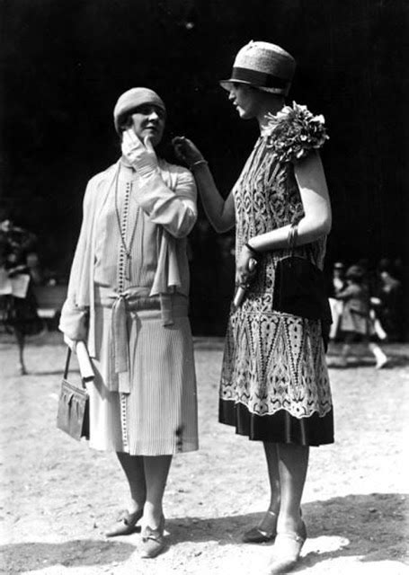 15 Photos Showing The Amazing Womens Street Style From The 1920s
