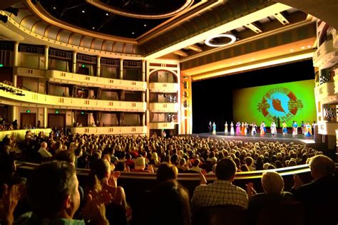 Real Estate Developer Calls Shen Yun Powerful Historical Exciting