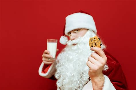 Premium Photo Portrait Man Dressed As Santa Claus With Chocolate Chip