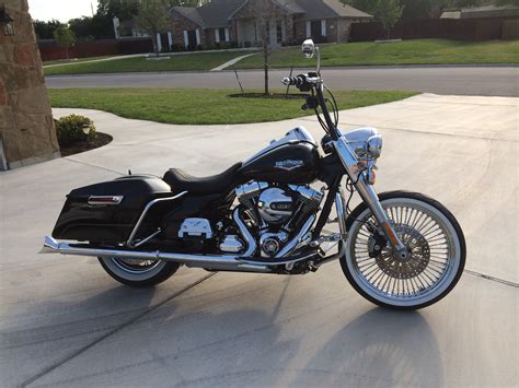 It's a wonderful tourer with an upright riding position and large screen as well as panniers as standard. 2014 Harley-Davidson® FLHR Road King® (Black), Lawton ...