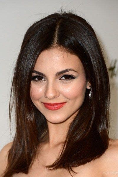 16 Beautiful Hairstyles For Women With Long Necks