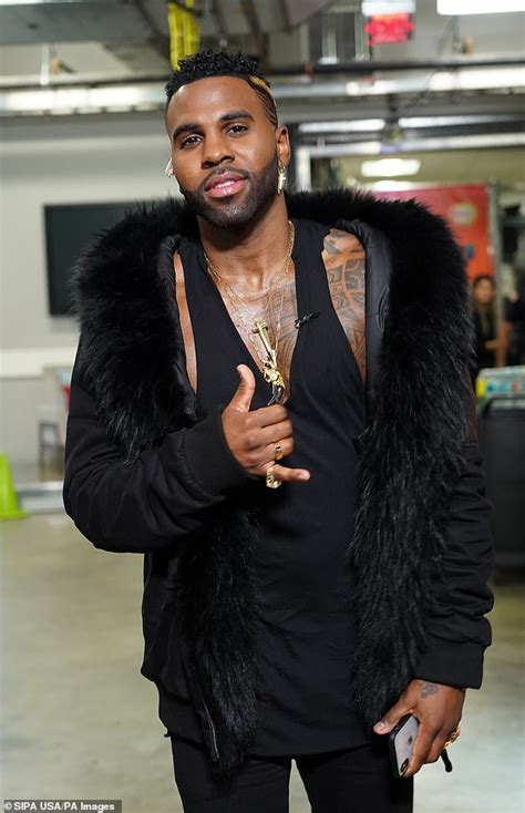Jason Derulo Flaunts Pecs After Claiming Cats Producers Airbrushed His