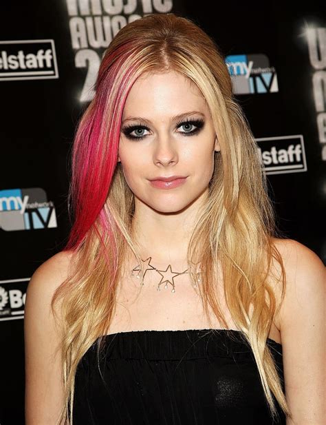 Beautiful Hairstyle Avril Lavigne Avril Lavigne Style Avril Lavingne
