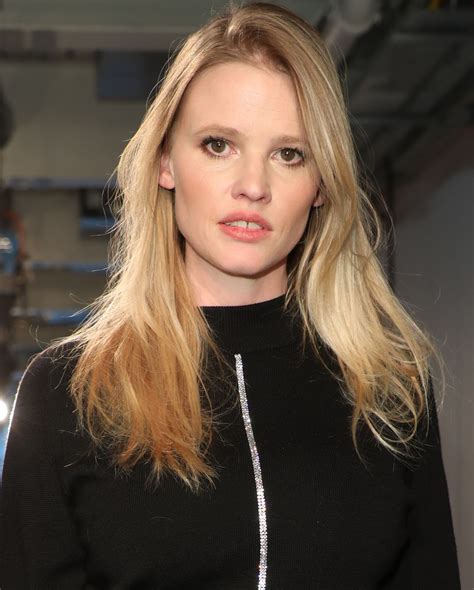 She specializes in sports medicine, diabetic limb salvage, wound care, foot surgery, skin and nail disorders. Lara Stone - Christopher Kane Show at London Fashion Week ...