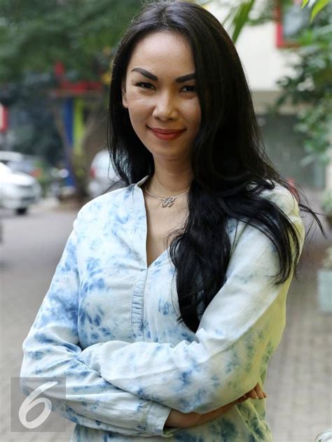 Kalina dan deddy corbuzier bercerai setelah 8 tahun menikah. Pacaran dengan Berto, Kalina Oktarani Izin ke Deddy Corbuzier? - ShowBiz Liputan6.com