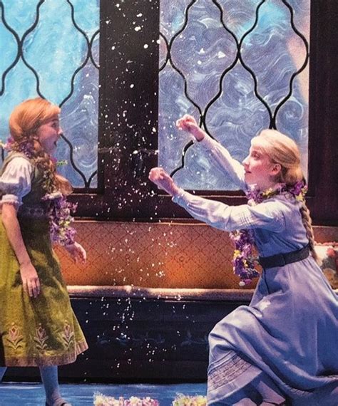 Little Anna And Elsa In Frozen The Broadway Musical Косплей