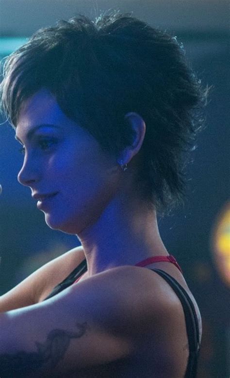 Love This Hairstyle On Morena Baccarin As Copycat In Deadpool Morenas Morena Baccarin Cabelo