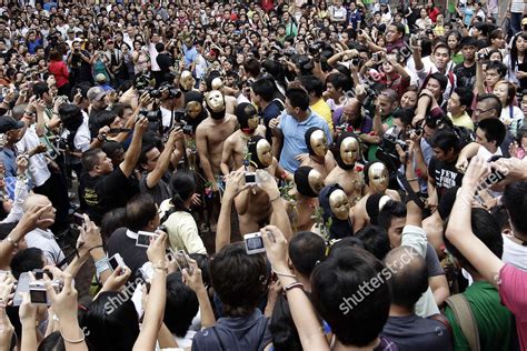 Filipino Naked Runners Cheered On By Redaktionelles Stockfoto Stockbild Shutterstock