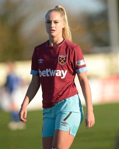 Meet Alisha Lehmann A Stunning Female Player For West Ham United Who Is Also A Lesbian Boombuzz