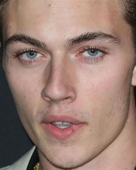 40 Extreme Closeups Of Celebrity Faces That Show That Theyre Just As