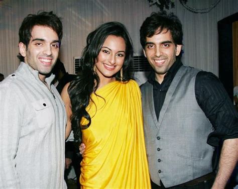 Sonakshi With Her Twin Brothers Luv And Kush Veethi Celebrity Siblings Sonakshi Sinha