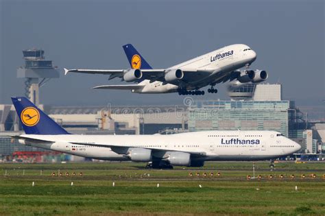 Vom aktuellen aktienkurs über news bis hin zu. Lufthansa-Flugzeuge An Frankfurt-Flughafen Redaktionelles ...