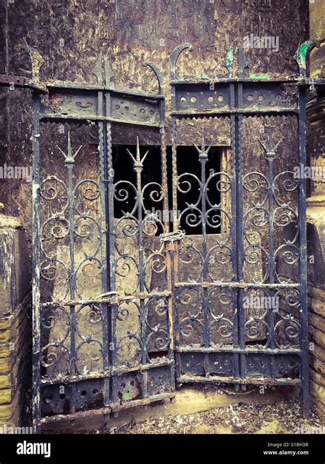 Rusty Iron Gates Hi Res Stock Photography And Images Alamy