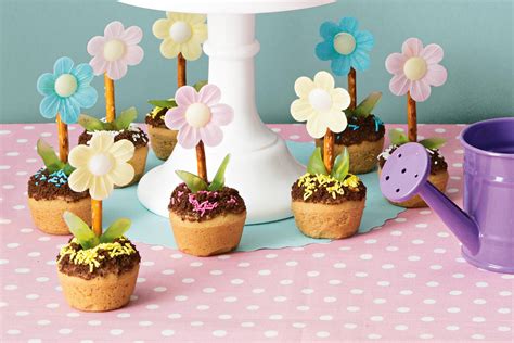 Share The Love With These Sweet Flower Pot Cupcakes You Can Even Eat