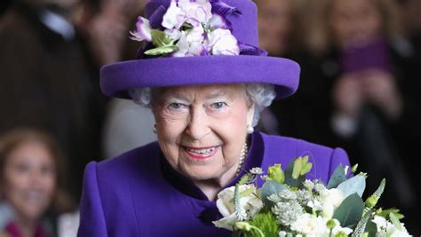 Erzsébet királynő hazarendelte angliába harryt, miután utóbbi szerepelt az amerikai elnökválasztáson való szavazásra. II. Erzsébet királynő soha nem hallott részleteket osztott ...