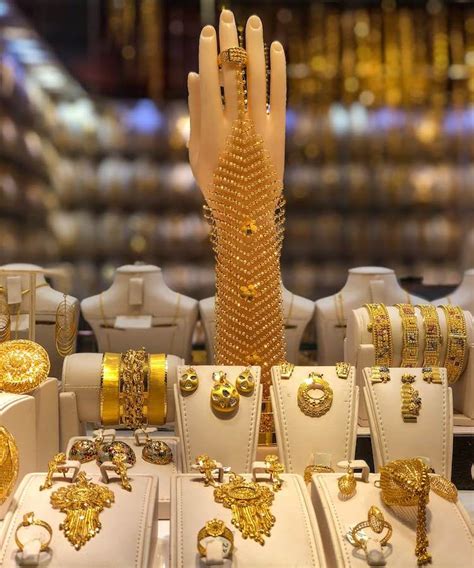 Dubai Gold Souk Visit The Gold Shops In Dubai Like A Pro Cosmopoliclan Dubai Gold Jewelry