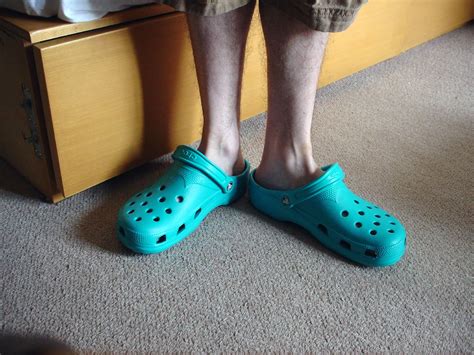 If You Wear Crocs Get Rid Of Them Now Heres Why Useful Tips For Home