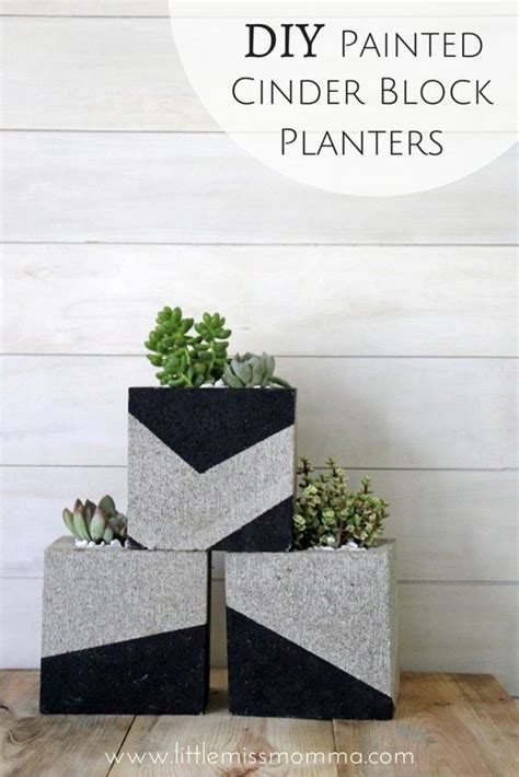 Cinder blocks could be used in your garden to create raised bed, bench or any decoration. Decorative Garden Projects Using Cinder Blocks