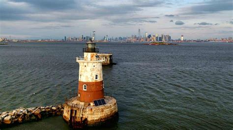 Robbins Reef Lighthouse Overlooking New York City 1080x606 Oc R