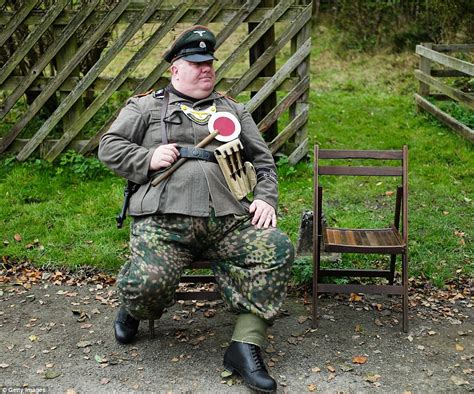 World War Two Re Enactors Recreate 1940s Life On Railway Daily Mail