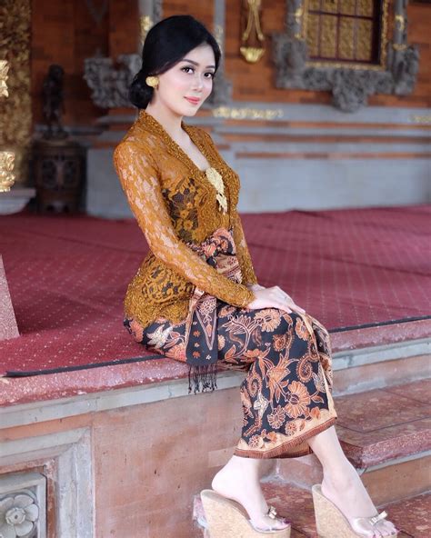 Proses pelapukan tersebut berlangsung pada waktu yang lama bahkan. 29+ Model Kebaya Modern Terbaru 2019 (Brokat, Kutu Baru, Bali, dll) - HijabTuts
