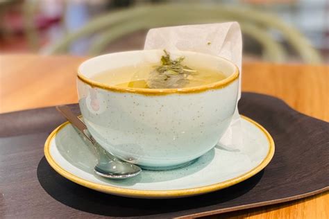 Vihreää teetä Gasmissa, Kämp Galleriassa + video | INDIVUE