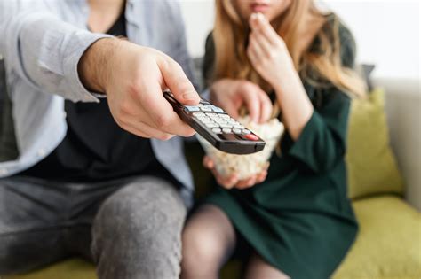 Most of us are bored with our dvd/blu ray collections, and when what we want to watch is only streaming somewhere else, and forking over the four dollars to view it is simply out of the question because subscribing to netflix and amazon prime. The Best Scary Movies to Watch Online This Halloween