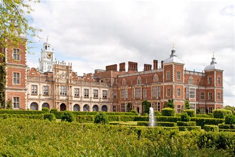 Hatfield House Hatfield House Is Set In A Large Park The Flickr