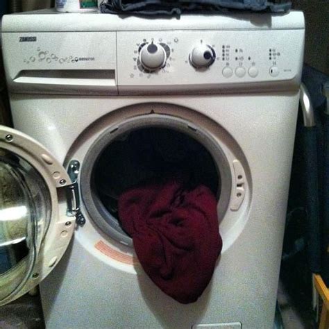 Funny Face Art In The Laundry Room Washing Machine Funny Pictures